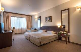 Отель Lion Hotel Borovets Боровец Двухместный номер с 2 отдельными кроватями, право бесплатного посещения спа-салона-1